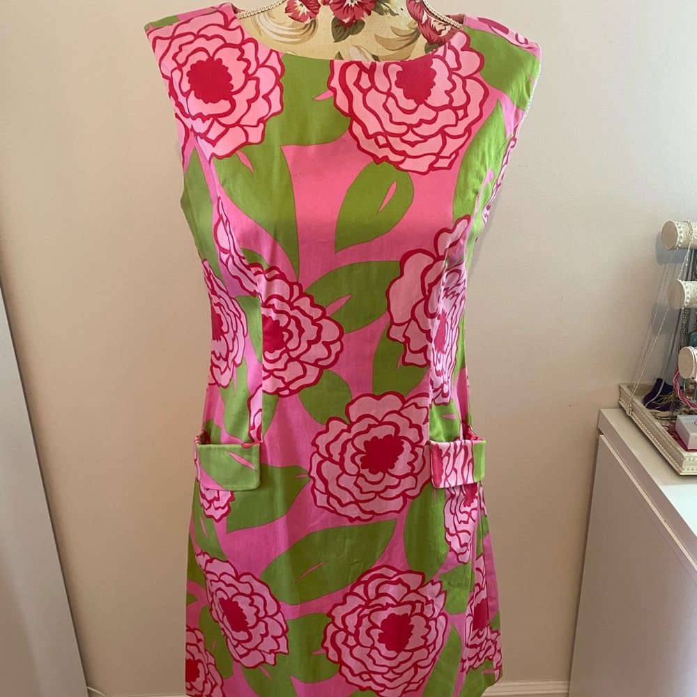 Talbot size 8  very colorful cute front pockets